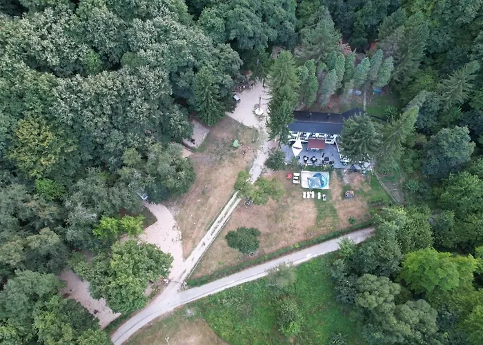 بيت خشبي Starite Borove *