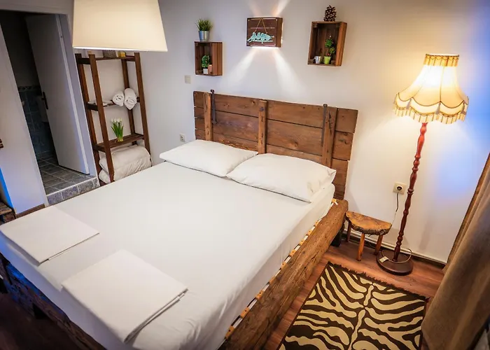 Starite Borove بيت خشبي *