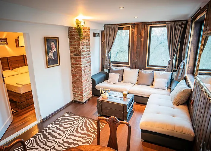 Starite Borove بيت خشبي *